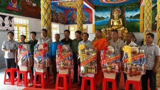 Phó trưởng Ban Dân vận Tỉnh uỷ Nguyễn Văn Trung: Thăm và tặng quà dịp Lễ Sen Dolta tại Tân Biên