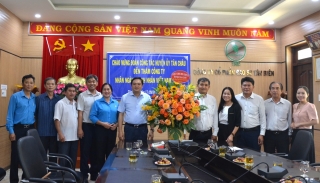 Lãnh đạo huyện Tân Châu thăm các doanh nghiệp nhân ngày Doanh nhân Việt Nam