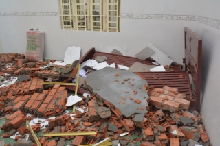 Tân Châu: Lốc xoáy làm tốc mái 3 căn nhà