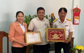 Tân Biên: Lãnh đạo huyện thăm, chức mừng các doanh nghiệp nhân ngày Doanh nhân Việt Nam 13.10