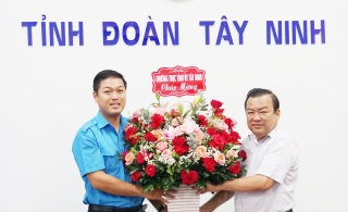 Thăm, chúc mừng Ban Dân vận Tỉnh uỷ và Hội LHTN Việt Nam tỉnh nhân ngày truyền thống