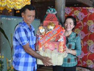 Lãnh đạo huyện Tân Châu: Chúc mừng lễ Sen Dolta của đồng bào Khmer ấp Con Trăn, xã Tân Hoà