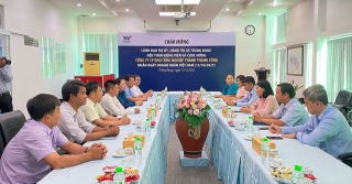 Chủ tịch UBND thị xã Trảng Bàng thăm, chúc mừng các doanh nghiệp nhân ngày Doanh nhân Việt Nam