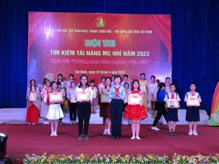 Gặp gỡ Chủ tịch Hội đồng trẻ em huyện Dương Minh Châu