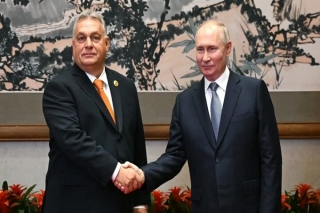 NATO họp khẩn sau cuộc gặp giữa Tổng thống Putin và Thủ tướng Hungary