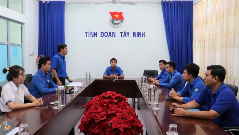 Tỉnh đoàn trao vốn khởi nghiệp cho thanh niên