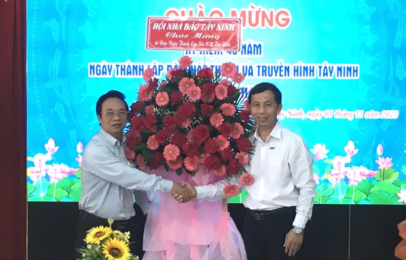 Hội Nhà báo Tây Ninh: Chúc mừng Đài Phát thanh - Truyền hình tỉnh nhân kỷ niệm 46 năm ngày thành lập (1.11)