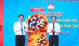 Bí thư Tỉnh ủy Nguyễn Thành Tâm dự Ngày hội Đại đoàn kết toàn dân tộc phường Ninh Sơn