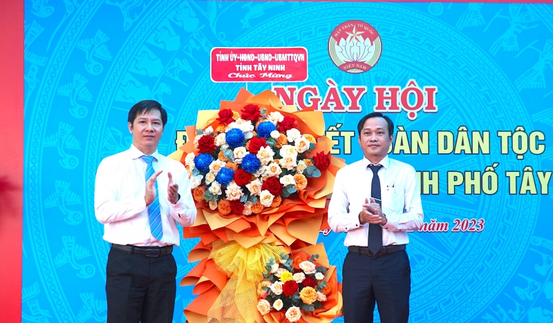 Bí thư Tỉnh ủy Nguyễn Thành Tâm dự Ngày hội Đại đoàn kết toàn dân tộc phường Ninh Sơn