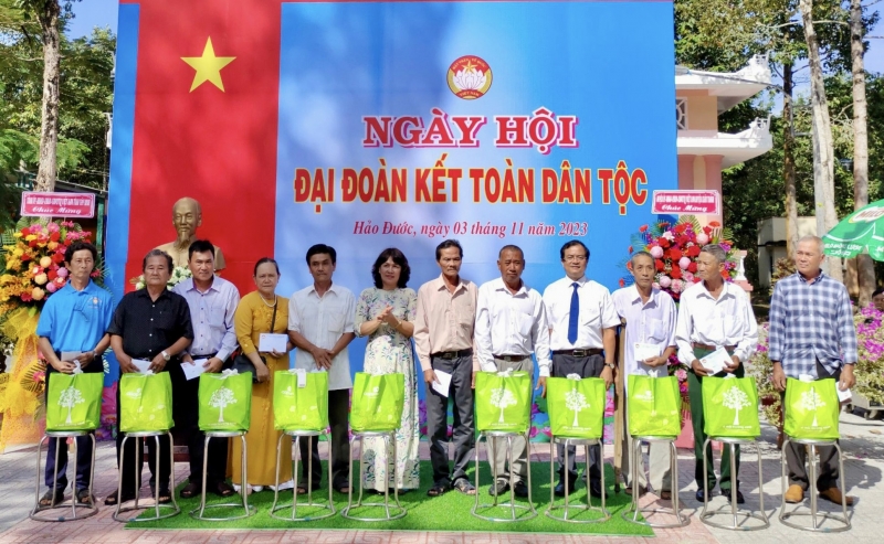 Ông Nguyễn Hồng Thanh- Trưởng Ban Nội chính Tỉnh uỷ: Dự Ngày hội Đại đoàn kết toàn dân tộc năm 2023 tại xã Hảo Đước (Châu Thành)