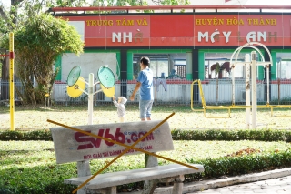 Công viên thị xã Hòa Thành: Xuất hiện quảng cáo cá cược, đánh bạc phản cảm