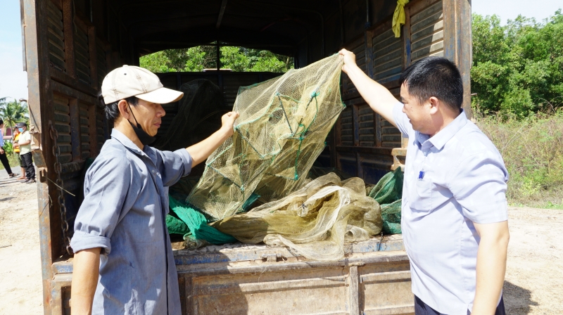 Kiểm tra việc vận chuyển, tàng trữ, sử dụng ngư cụ cấm khai thác thuỷ sản