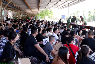Tiếp nhận 256 công dân Việt Nam do Campuchia bàn giao