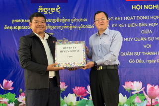 Gò Dầu: Tổng kết hợp tác giữa Ban Chỉ huy Quân sự huyện với Chi khu Quân sự Thành phố Svay Riêng (Campuchia)