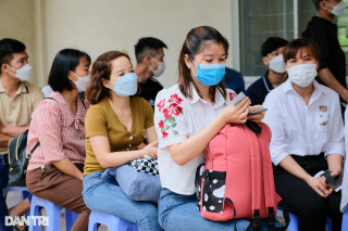 Lao động Việt ở Đài Loan khóc khi nhận tin... tăng lương