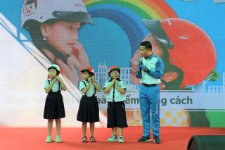 Honda Việt Nam tặng mũ bảo hiểm cho học sinh lớp 1 tại Tây Ninh