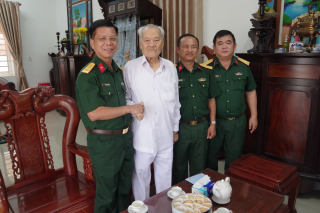 Bộ CHQS tỉnh: Thăm ngài Ðầu sư Thượng Tám Thanh- Chưởng quản Hội thánh Cao Ðài Toà thánh Tây Ninh