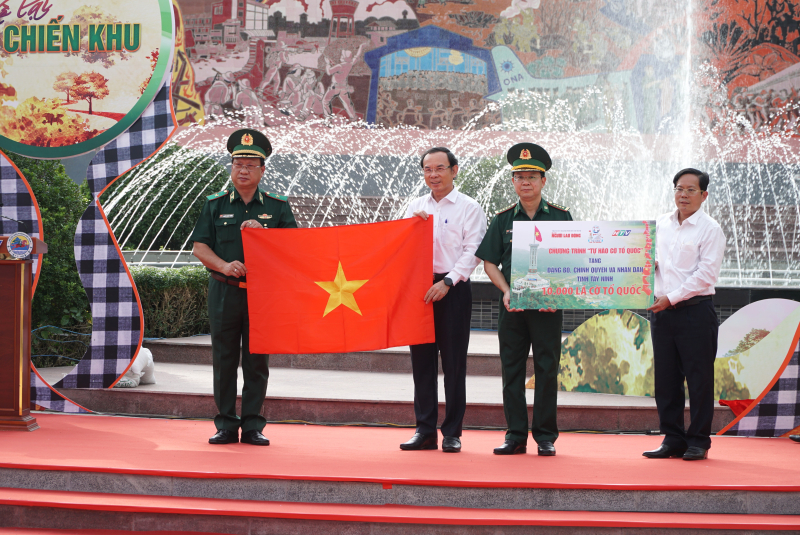 Ra mắt chương trình "Trở lại chiến khu"