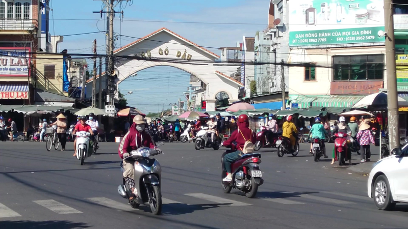 Cần có phương án điều tiết giao thông khu vực trước cổng chợ Gò Dầu