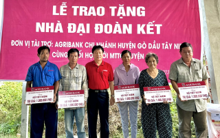 Agribank chi nhánh huyện Gò Dầu: Trao tặng 8 căn nhà đại đoàn kết cho hộ nghèo