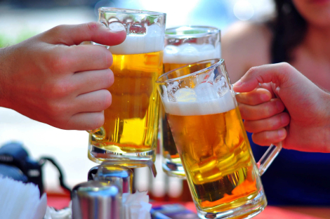 Uống 2 lon bia mất bao lâu để nồng độ cồn về 0?