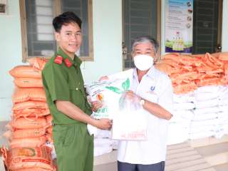 Bệnh xá Công an Tây Ninh: Khám bệnh, cấp phát thuốc miễn phí cho người dân xã Long Phước, huyện Bến Cầu