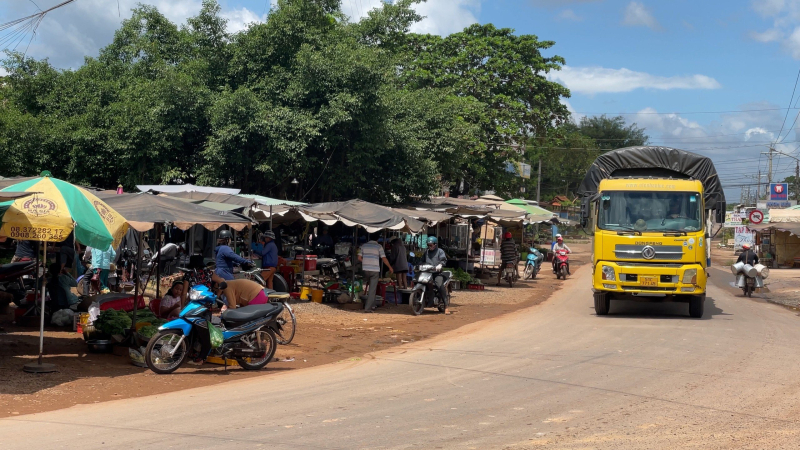 UBND xã Lộc Ninh, huyện Dương Minh Châu: Kiên quyết giải toả chợ tự phát cầu k8