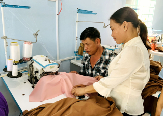 Câu lạc bộ Người khuyết tật xã Tân Phú (huyện Tân Châu): Nỗ lực tạo việc làm cho hội viên
