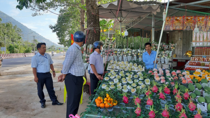 Phường Ninh Thạnh: Kiên quyết xử lý tình trạng mua bán lấn chiếm hành lang ATGT đường bộ tuyến đường Bời Lời