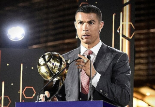 Ronaldo nhận vinh dự chưa từng có trong lịch sử