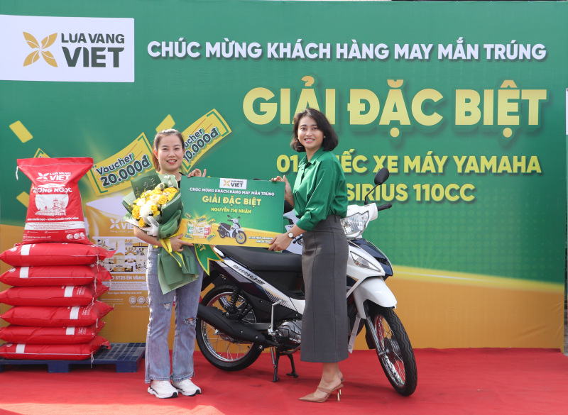 Trao giải đặc biệt chương trình “Mua gạo ngon trúng ngay xe xịn”