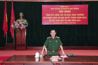 Trung tướng Trần Hoài Trung- Bí thư Đảng uỷ, Chính uỷ Quân khu 7: Dự và chỉ đạo công tác thi đua khối thi đua Sư đoàn và nhà trường