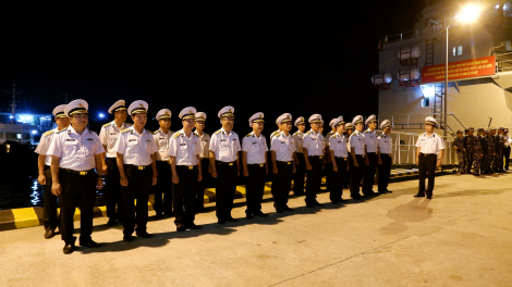 Xuất quân đưa đoàn công tác đi thăm, chúc tết cán bộ, chiến sĩ và nhân dân Vùng 5 Hải quân
