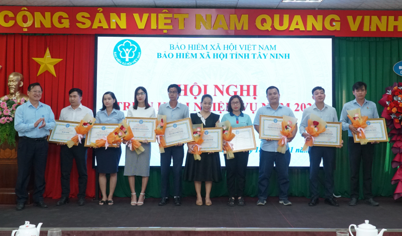 Phó Chủ tịch Thường trực UBND tỉnh Võ Đức Trong: Phải bảo đảm đầy đủ quyền lợi cho người tham gia BHXH, BHYT