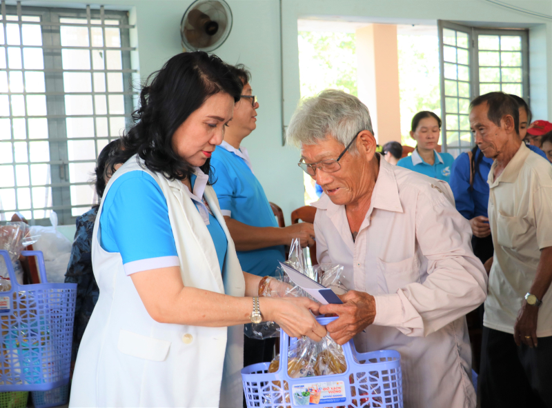 Mang mùa xuân đến với vùng biên giới huyện Châu Thành