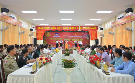 Huyện Tân Châu: Họp mặt hữu nghị mừng Xuân Giáp Thìn với huyện Memot (Campuchia)