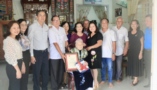 Ông Dương Văn Thắng- Phó Chủ tịch UBND tỉnh: Thăm gia đình chính sách, công dân tròn 100 tuổi trên địa bàn huyện Gò Dầu