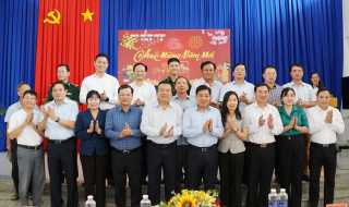Lãnh đạo Tỉnh uỷ Bắc Giang thăm người dân quê Bắc Giang tại xã Tân Hà