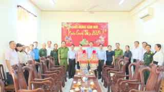 Lãnh đạo quận Tân Phú - TP. Hồ Chí Minh thăm, chúc tết đơn vị kết nghĩa huyện Bến Cầu