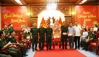 Bộ Tư lệnh Quân khu 7 thăm, chúc tết lãnh đạo tỉnh Tây Ninh