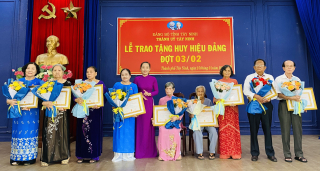 Thành ủy Tây Ninh: Trao tặng huy hiệu Đảng cho 72 đảng viên