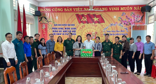Quận uỷ Bình Thạnh, TP. Hồ Chí Minh: Thăm, chúc tết đơn vị kết nghĩa Ban CHQS huyện Tân Biên