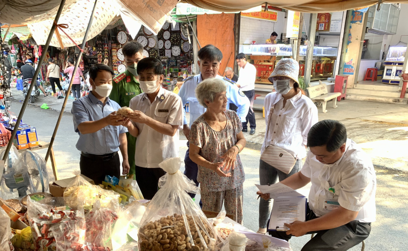 Gò Dầu: Kiểm tra vệ sinh an toàn thực phẩm thị trường tết