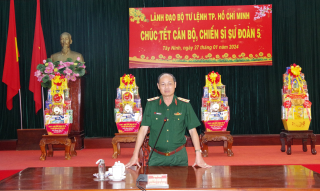 Trung tướng Nguyễn Văn Nam- Tư lệnh Bộ Tư lệnh Thành phố Hồ Chí Minh: Thăm, chúc tết cán bộ, chiến sĩ Sư đoàn 5