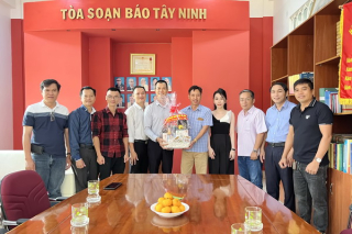 Hội Doanh nhân trẻ Tây Ninh thăm, chúc tết Báo Tây Ninh