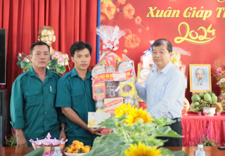 Phó Chủ tịch Thường trực UBND tỉnh Võ Đức Trong thăm các đơn vị lực lượng vũ trang tại huyện Dương Minh Châu