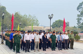 Thị xã Trảng Bàng tổ chức lễ viếng nghĩa trang liệt sĩ