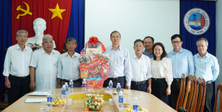 Phó Chủ tịch UBND tỉnh Dương Văn Thắng thăm các đơn vị trực tết