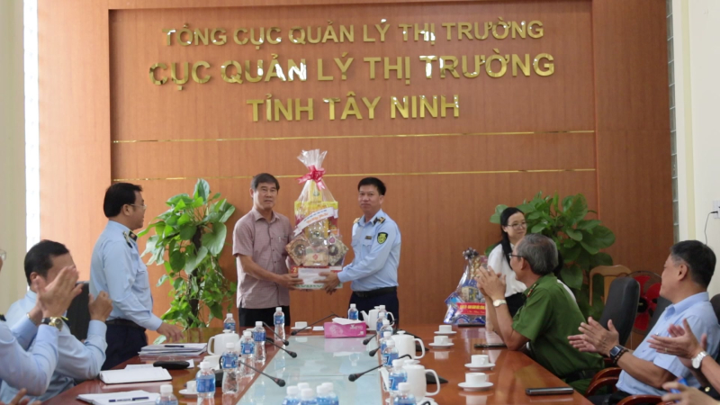 Ban chỉ đạo 389 tỉnh: Thăm, chúc tết lực lượng làm nhiệm vụ chống buôn lậu