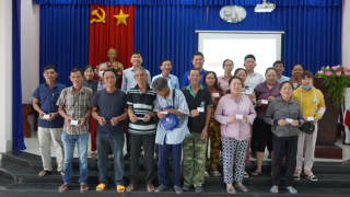 Bảo hiểm xã hội tỉnh: Trao thẻ BHYT cho người dân xã Thanh Điền